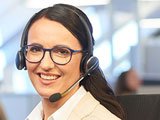 Beraterin des Kundenberatungscenter der Bank 1 Saar Junge Frau mit Headset, Beraterin des Kundenberatungscenter der Bank 1 Saar